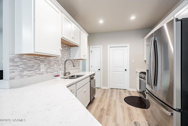 Building Photo - 202 Sparkling Meadows Ln