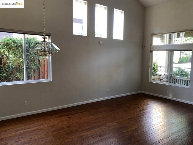Building Photo - 861 Orchid Ct