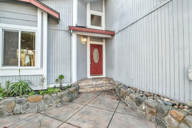 Building Photo - 805 Hawk Ct