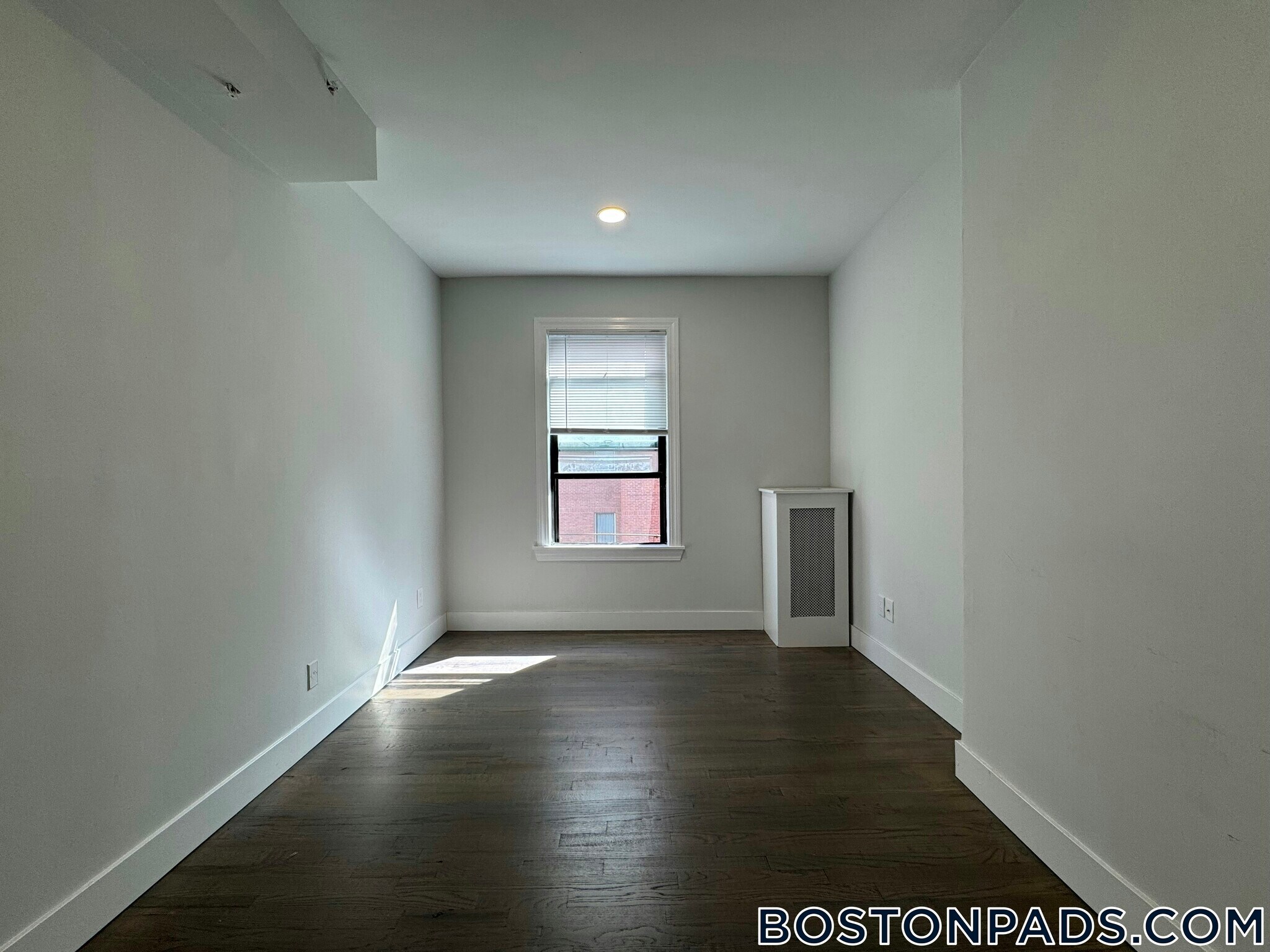 Building Photo - 270 Newbury St