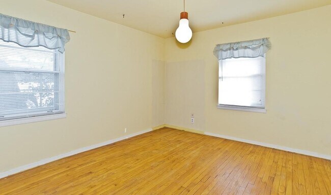 Building Photo - 2442 Oates Dr