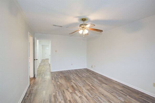 Building Photo - 1402 Forest Home Dr