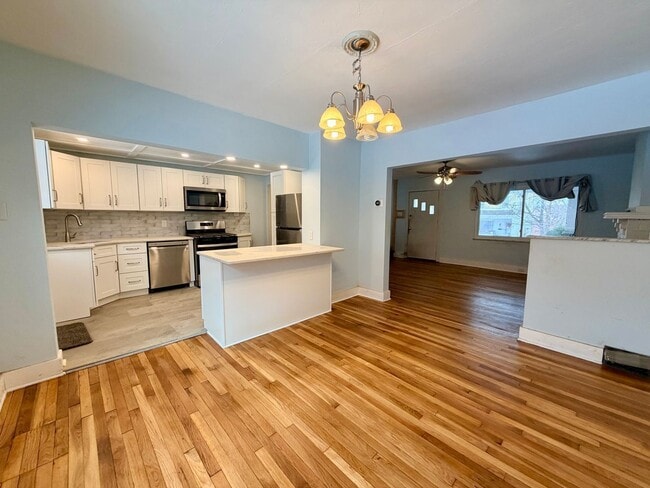 Building Photo - 1612 Oak Grove St