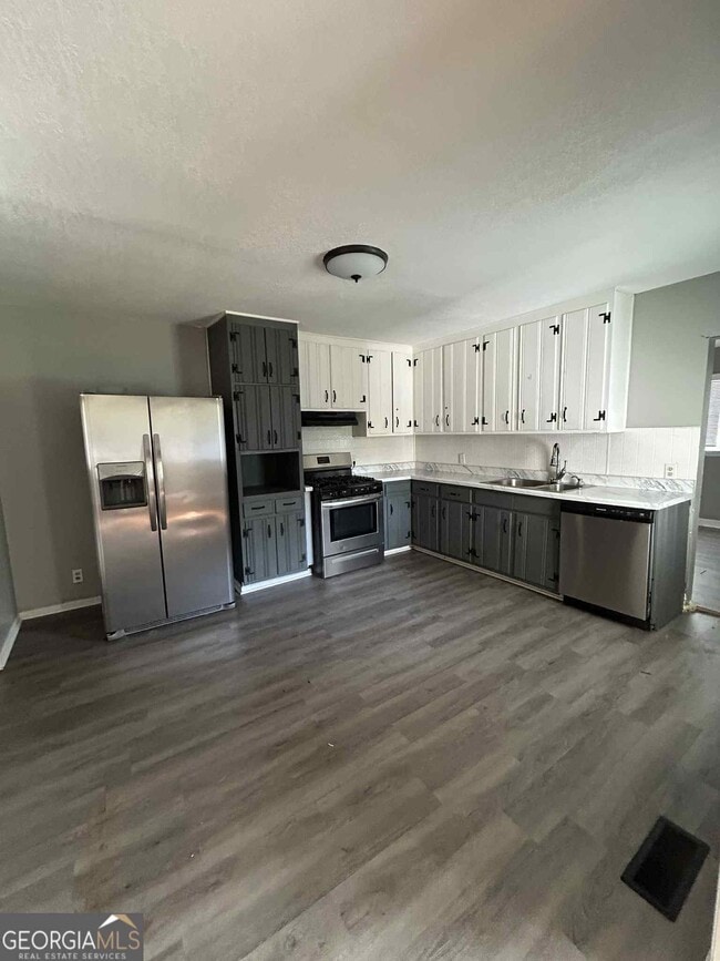Building Photo - 1548 Cambridge Dr