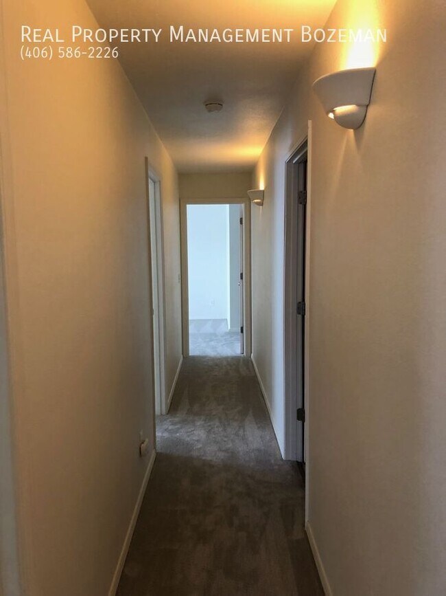 Building Photo - 1112 Longbow Ln