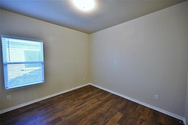 Building Photo - 916 Iona Dr