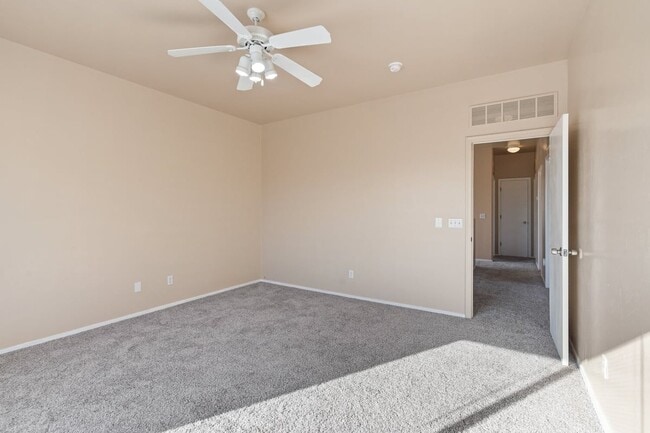 Building Photo - 6657 S Venetian Dr