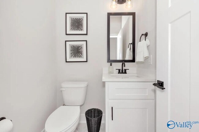 Building Photo - 64 Mountain Vis Cir