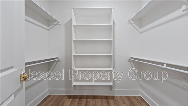 Building Photo - 1072 Bruce St