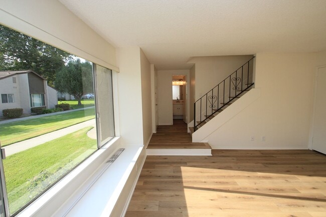 Building Photo - For Rent: Upgraded 3-Bedroom Condo in Todd...