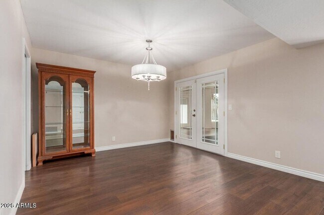 Building Photo - 481 W Half Moon Way