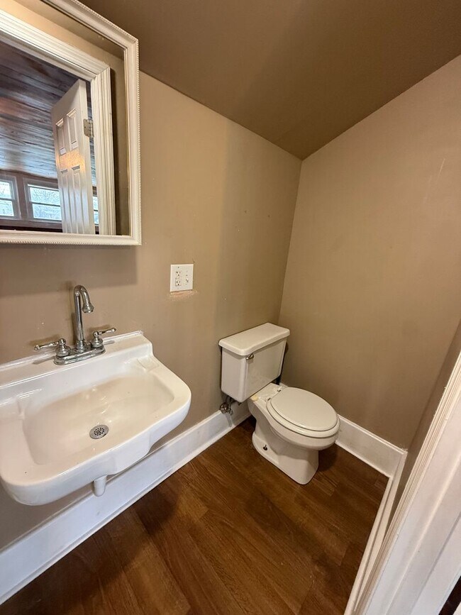 Building Photo - Main Street