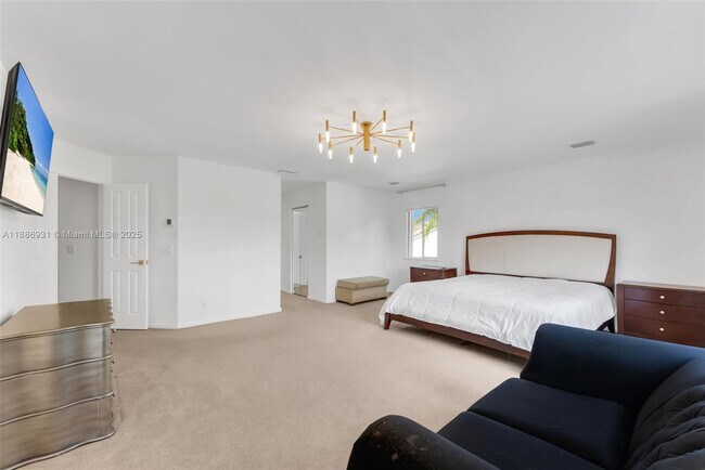 Building Photo - 420 Montclaire Dr