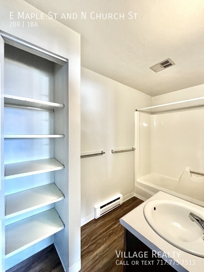 Building Photo - 361 E Maple St