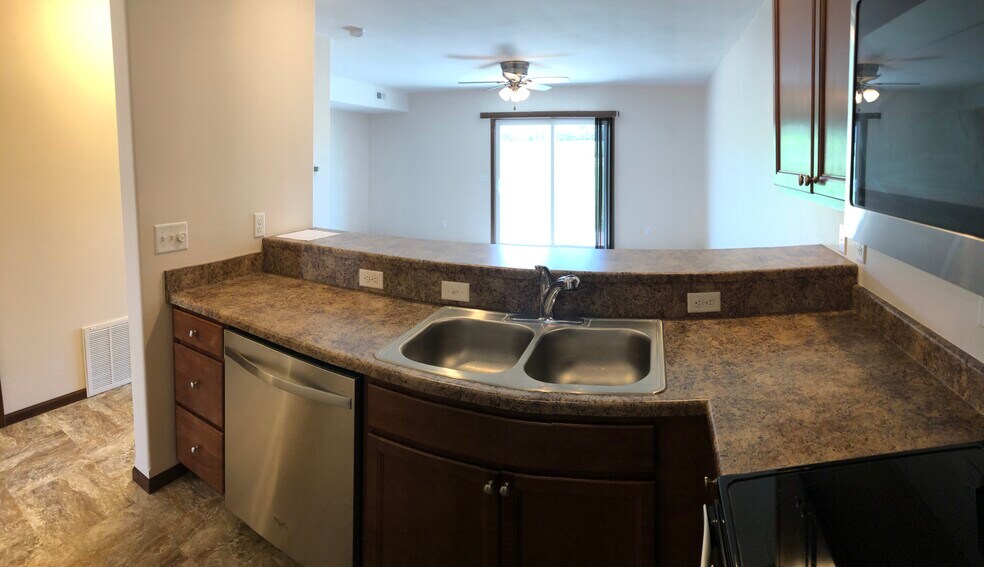 Kitchen - 1902 Wrigley St