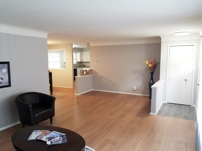 Building Photo - 3 Bed - 1.5 Bath Ranch for Rent in Richmond Heights!