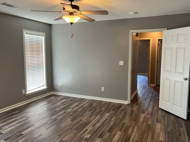 Building Photo - 2404 Whitecliff Cove
