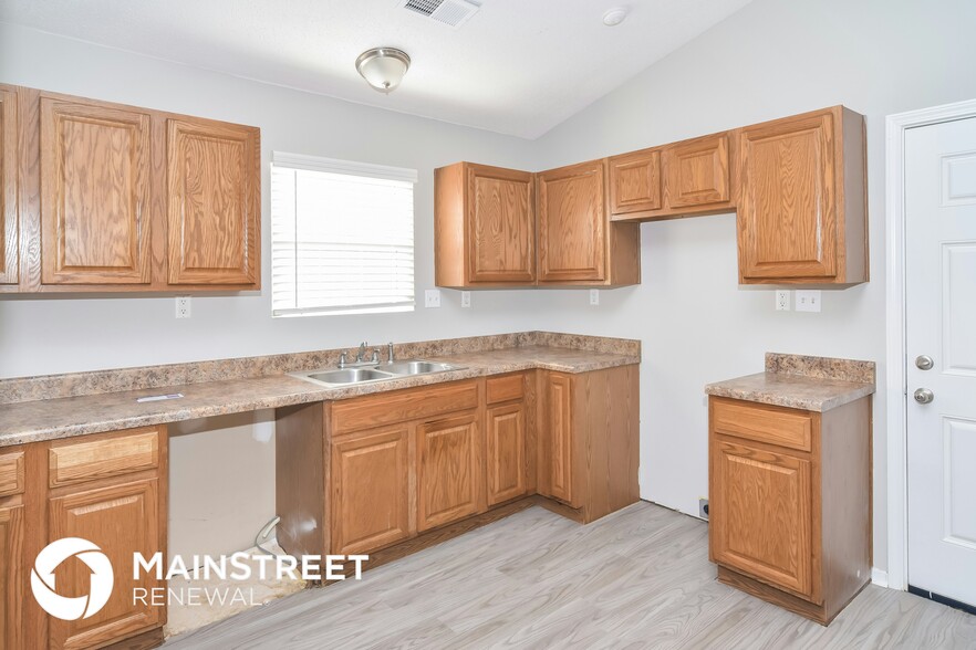 Building Photo - 4734 Waterfront Oak Dr