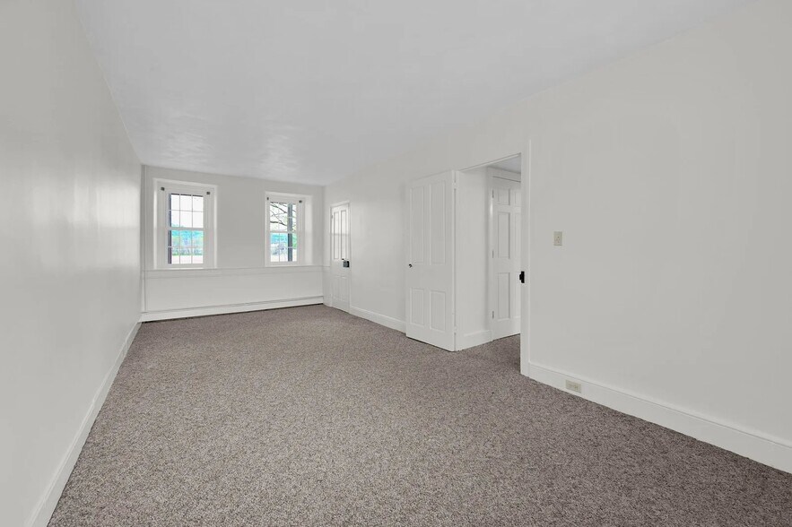 Building Photo - 709 Schaeffer Rd