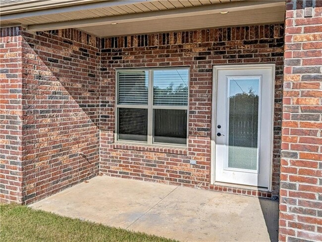 Building Photo - 6807 SW Basswood Ave