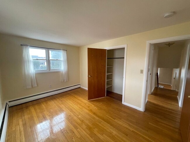 Building Photo - 10 Larry