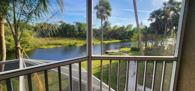 Building Photo - 2 Bedroom, 3 Bathroom House in Bradenton