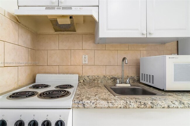 Building Photo - 6484 Indian Creek Dr