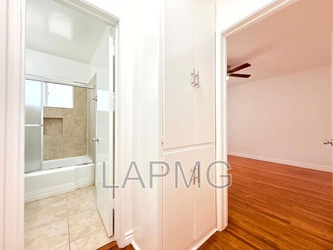 Building Photo - 1415 N Hudson Ave