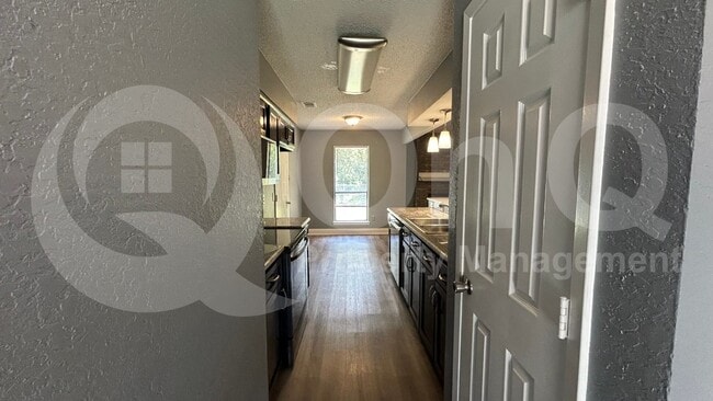 Building Photo - 4904 Brookhollow Dr