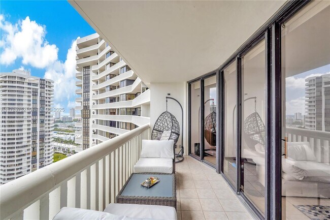 Building Photo - 1000 E Island Blvd