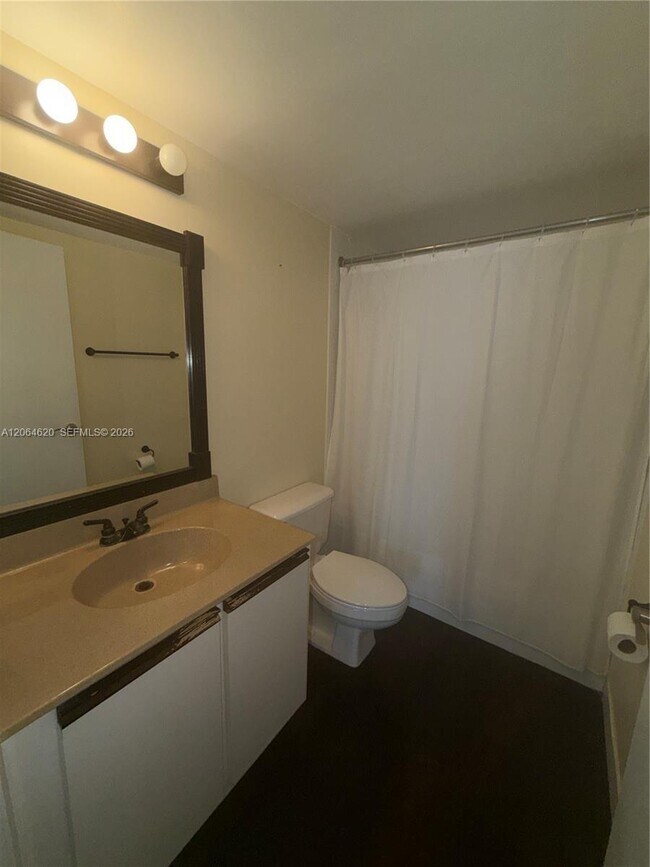 Building Photo - 540 Brickell Key Dr