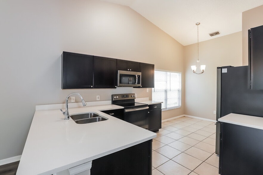 Building Photo - 1011 Hardwood Dr