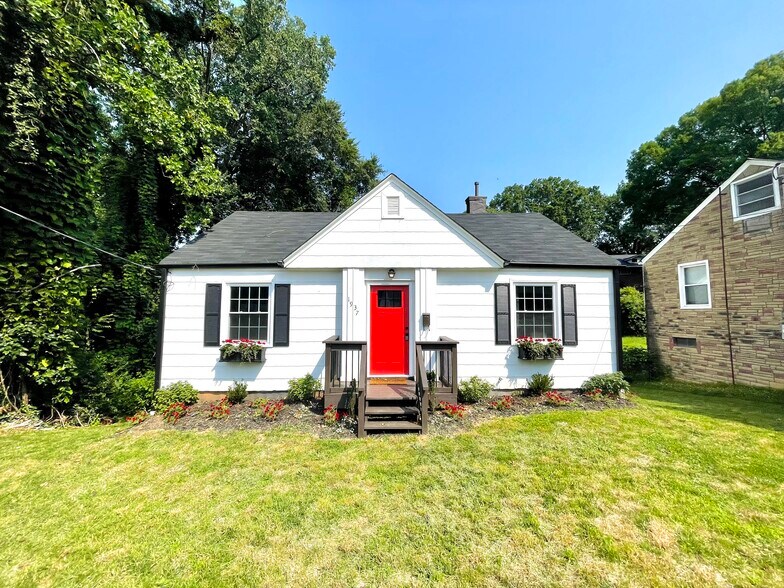 Primary Photo - 1937 Hinshaw Ave
