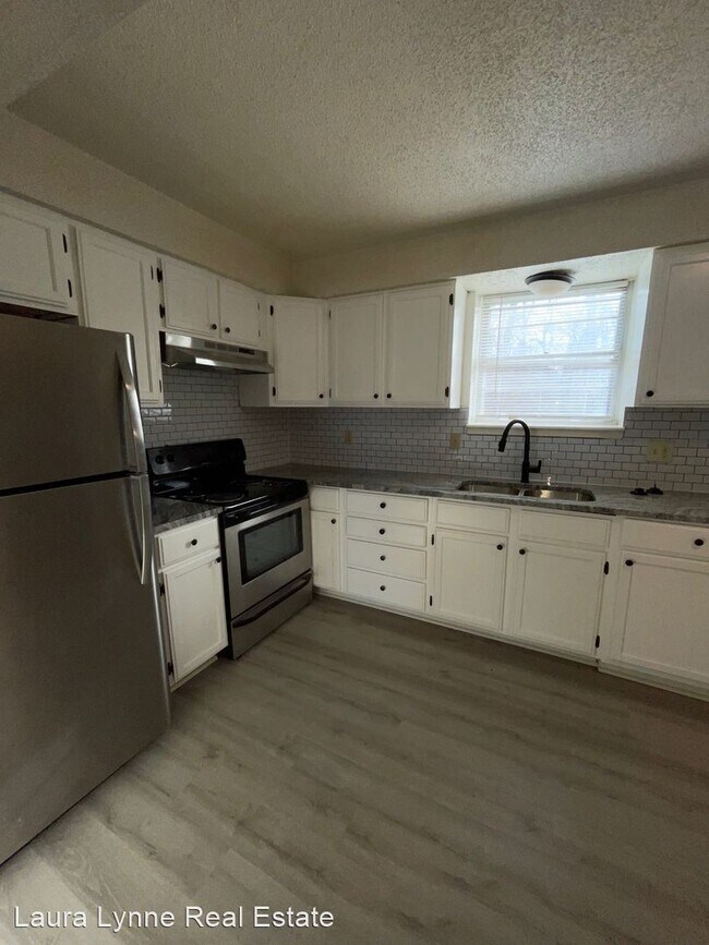 Building Photo - 3 br, 1 bath House - 1101 E South Ave