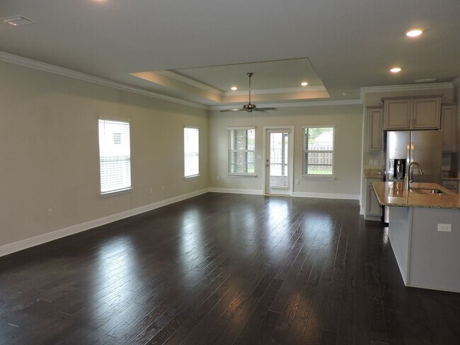 Building Photo - Beautiful home in gated community!