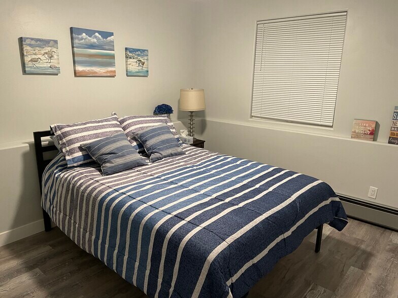 Building Photo - 1038 S Knollwood Dr