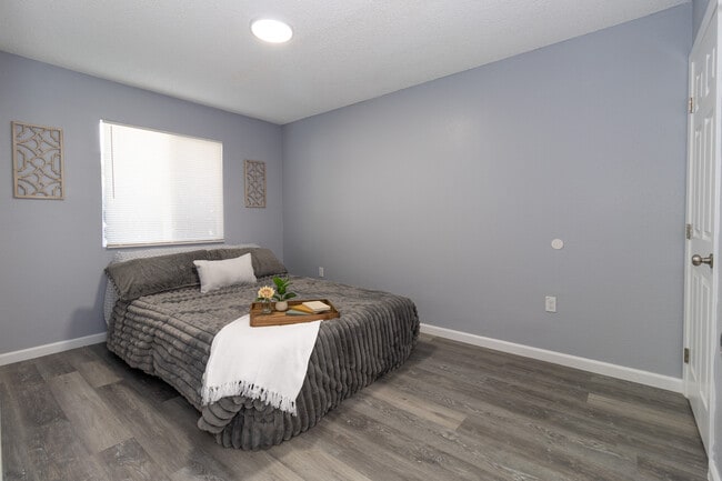 Bedroom - 5211 Live Oak St