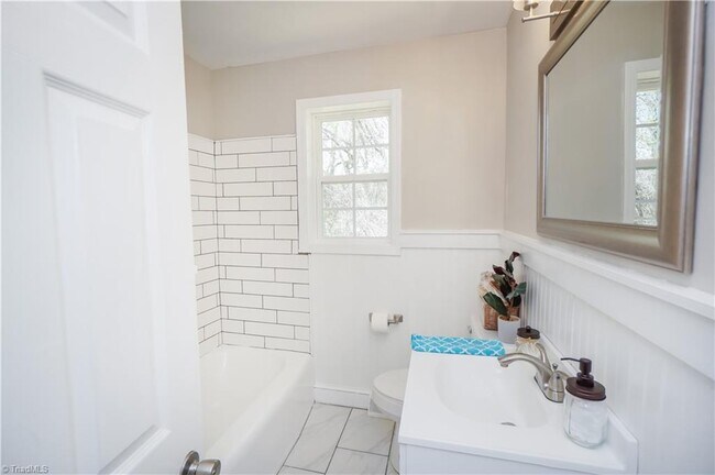 Building Photo - 1919 Maryland Ave