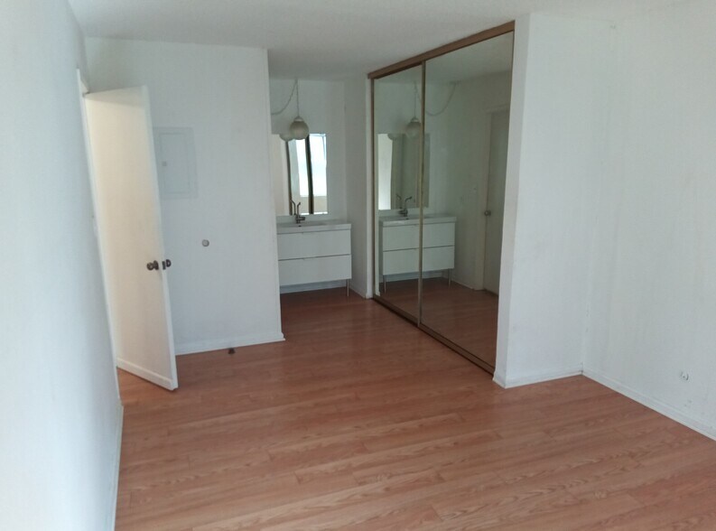 Master vanity and mirrored closet unit being patched and painted!! - 28947 Thousand Oaks Blvd