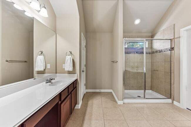 Building Photo - 640 Loma Cedro Bend