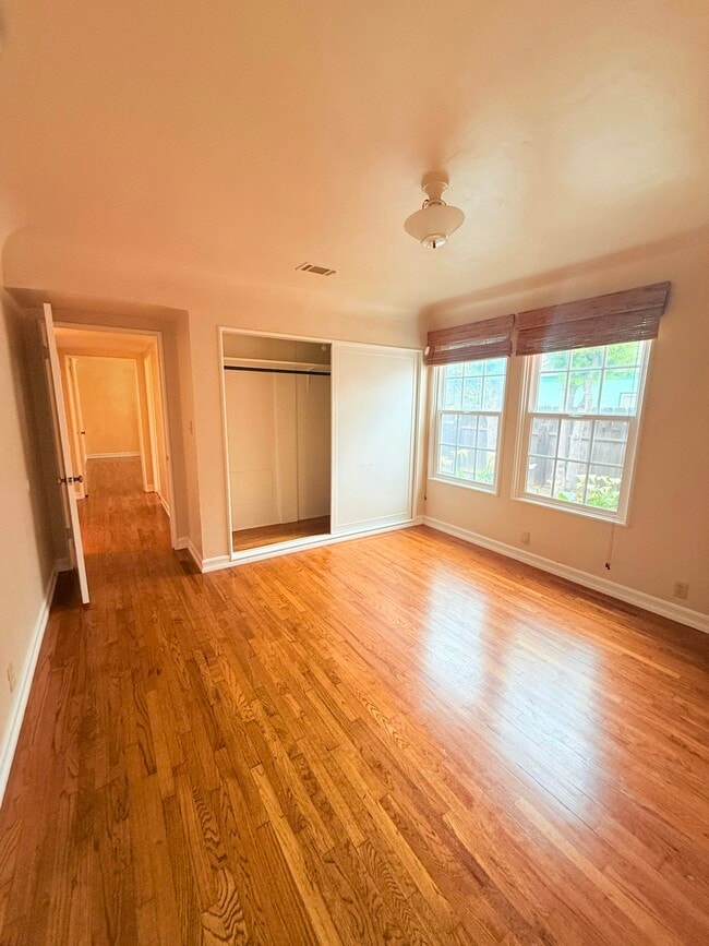 Building Photo - 619 W Cypress Ave
