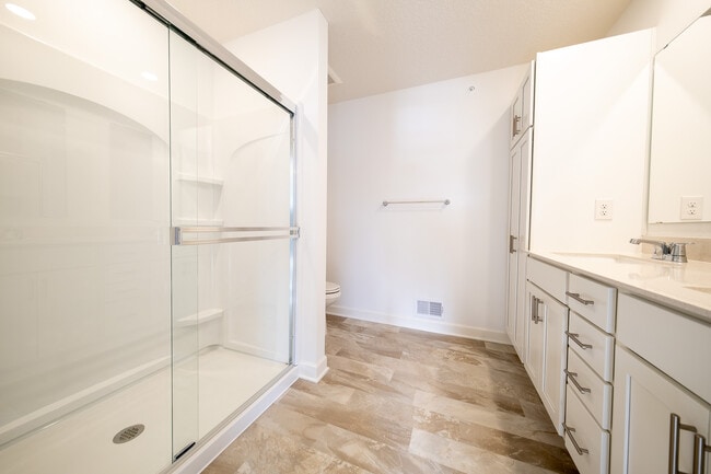 Building Photo - 2255 Tyrone Dr