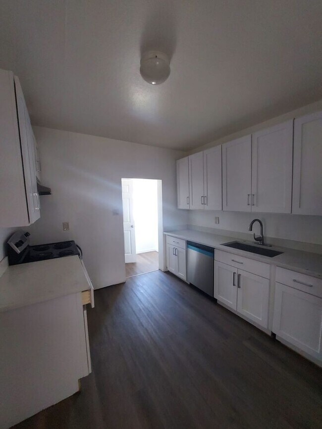 Building Photo - Charming Tacoma Home on a Peaceful Corner Lot!