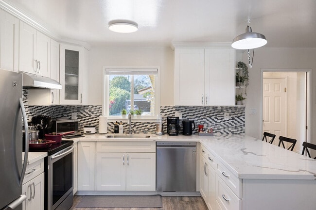 Building Photo - 945 Kingfisher Dr