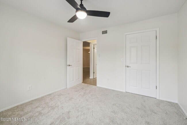 Building Photo - 9 Arbor Club Dr