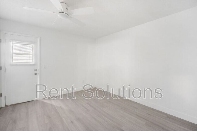 Building Photo - 4928 W Gandy Blvd