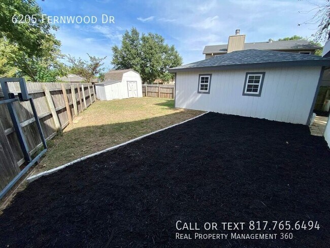 Building Photo - 6205 Fernwood Dr