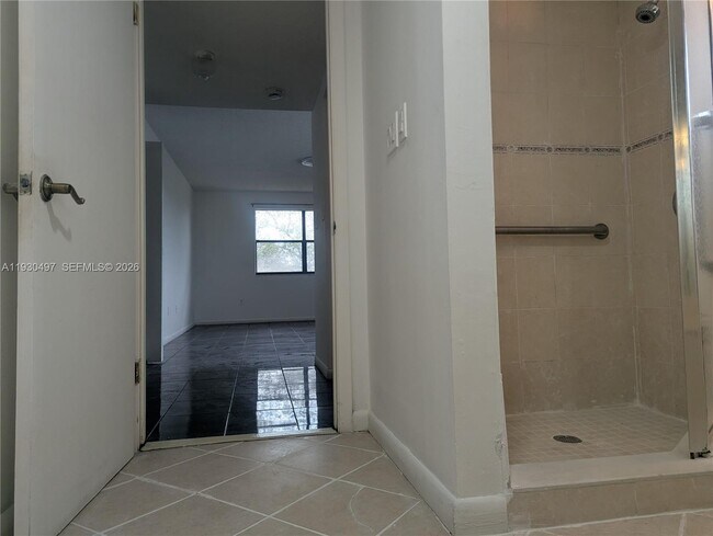 Building Photo - 601 Ives Dairy Rd