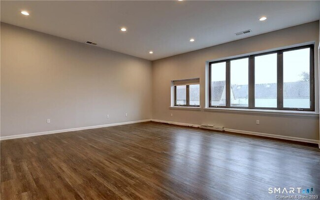 Building Photo - 91 Stowe Ave