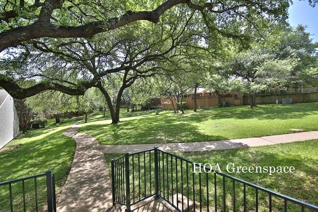 Building Photo - 3880 Williamsburg Cir